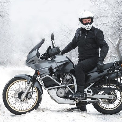 Comment bien s’équiper pour rouler à moto l’hiver ?